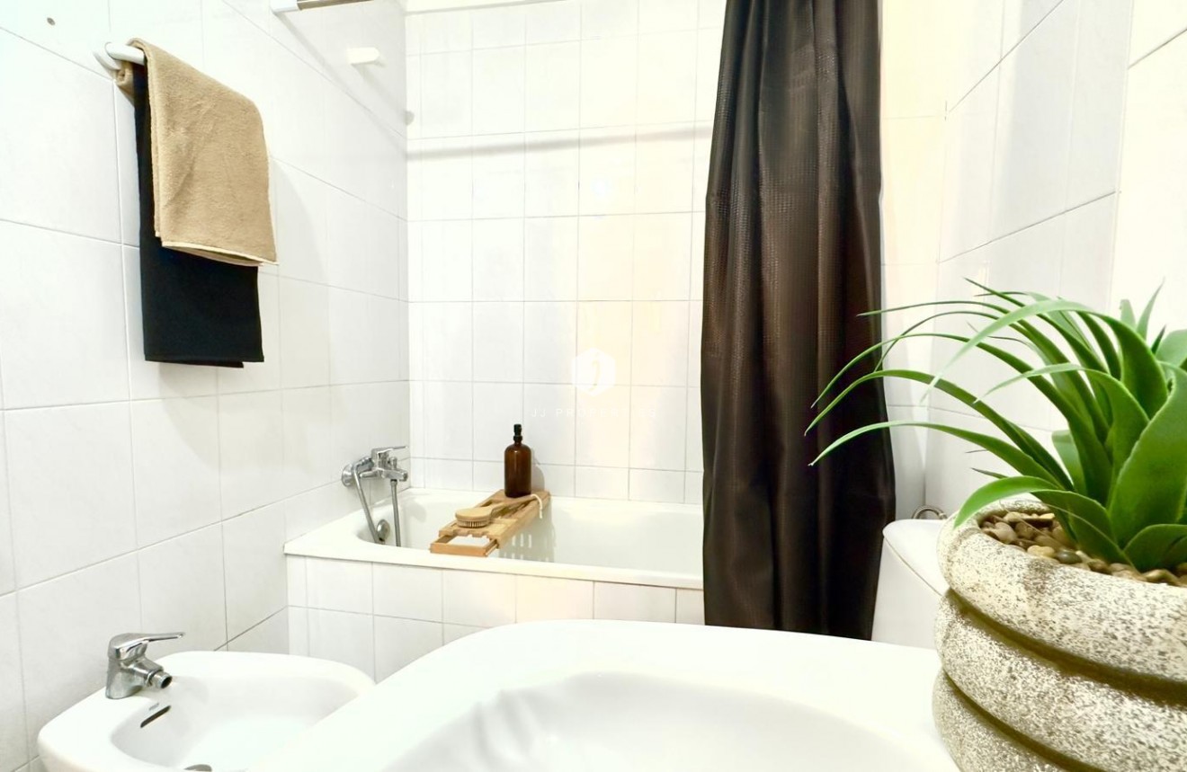 Resale - Apartment / flat -
Torrevieja - Playa del Cura