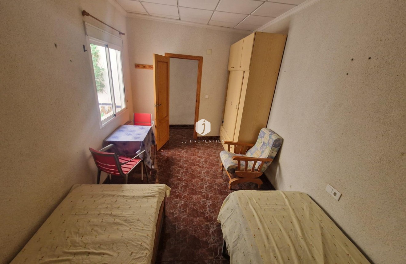 Z drugiej ręki - Szalet -
Torrevieja