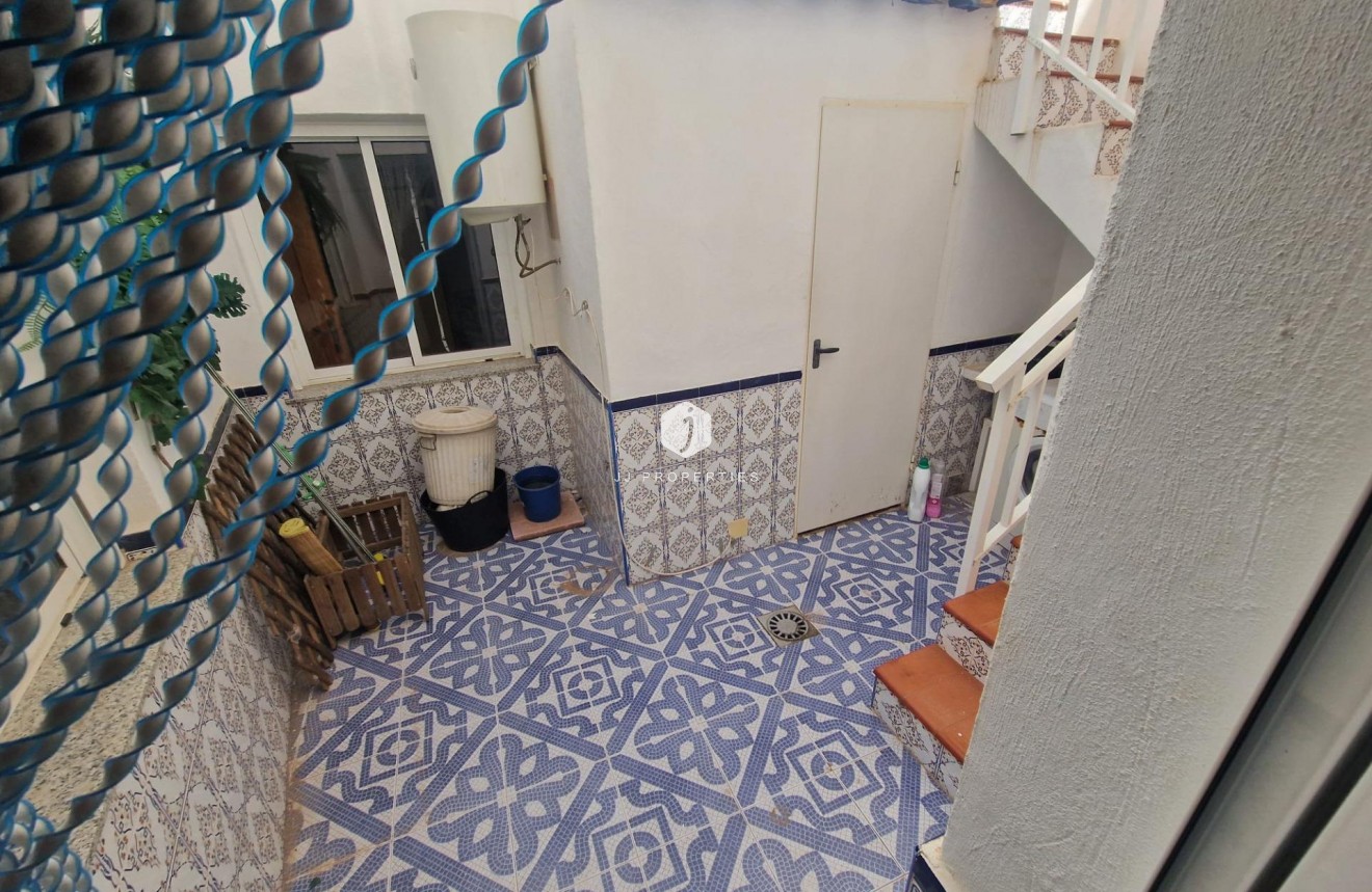 Z drugiej ręki - Szalet -
Torrevieja