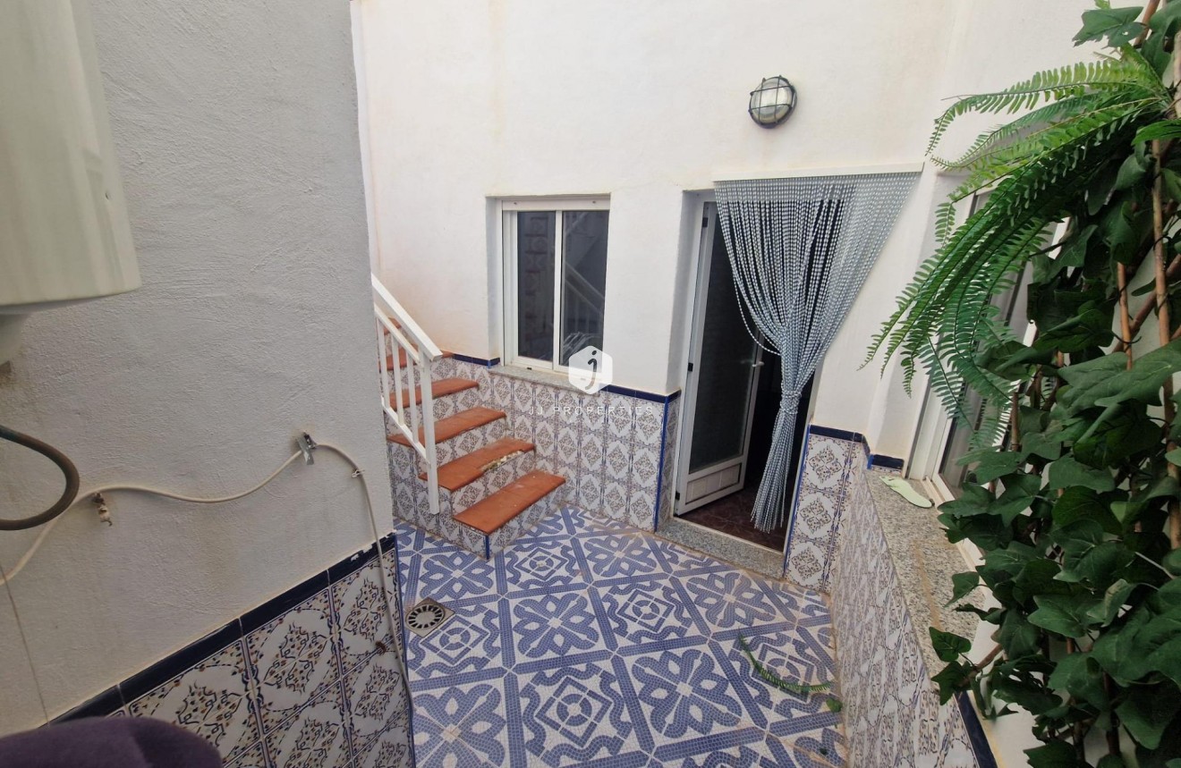 Z drugiej ręki - Szalet -
Torrevieja