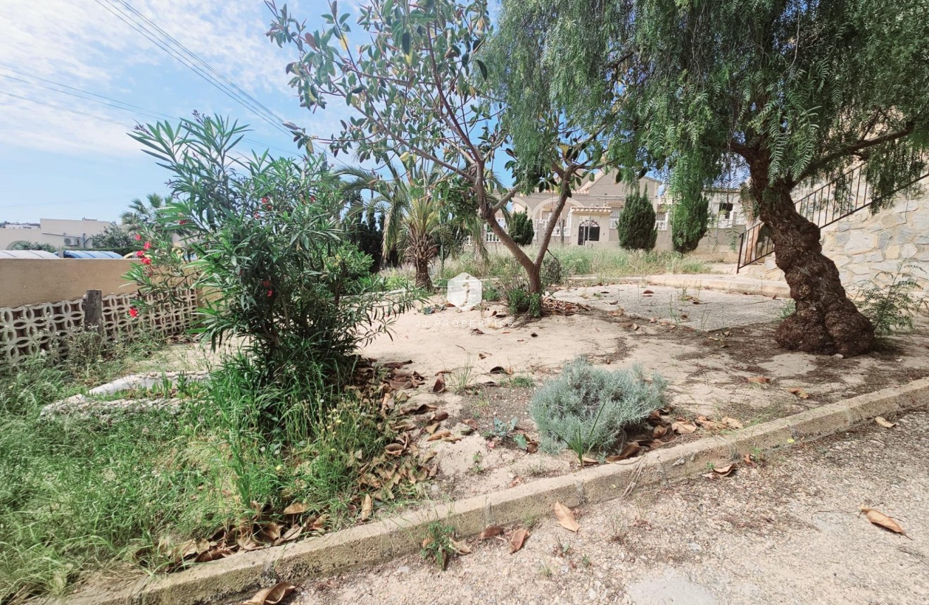 Resale - Villa -
Torrevieja - Los Balcones - Los Altos del Edén