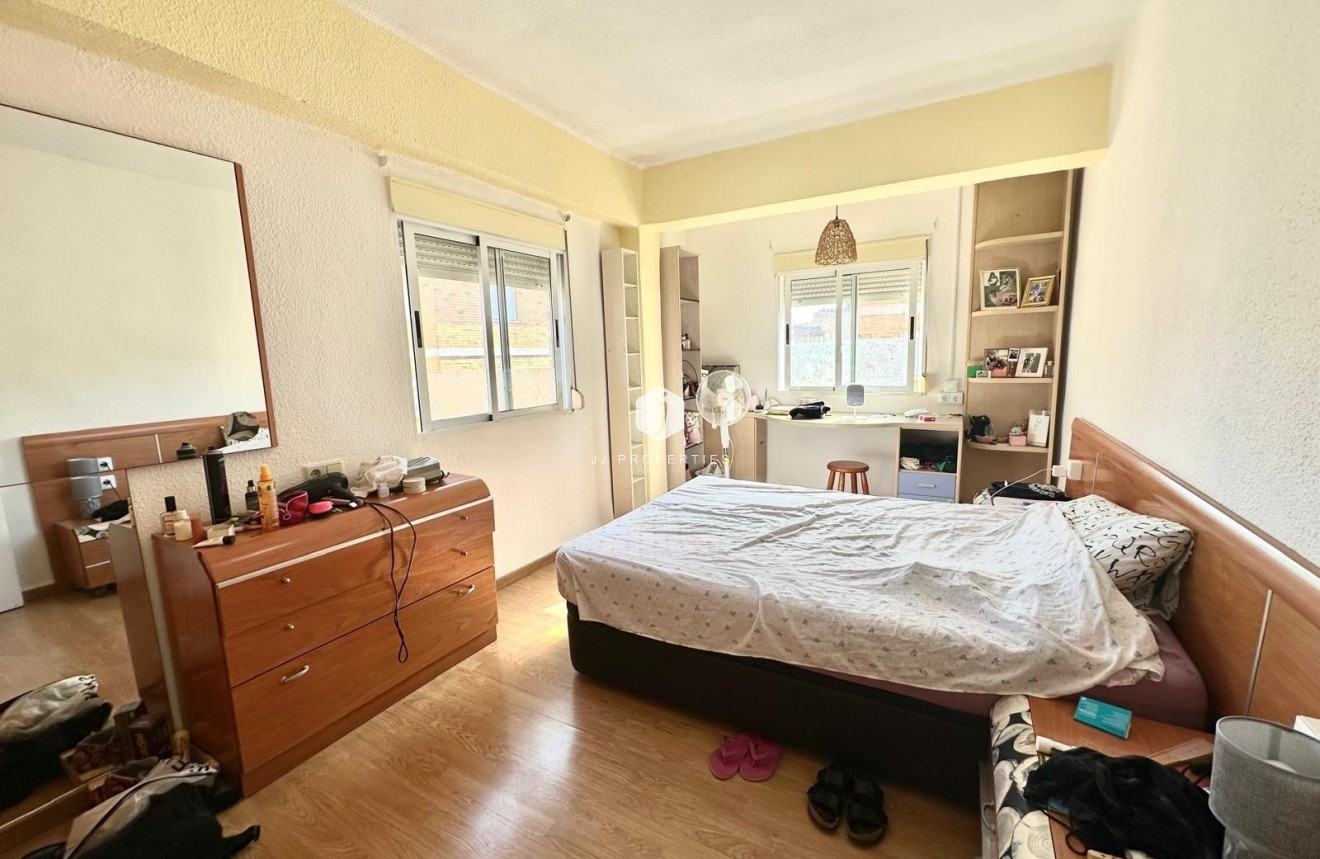 Resale - Apartment / flat -
Torrevieja - Estacion de autobuses