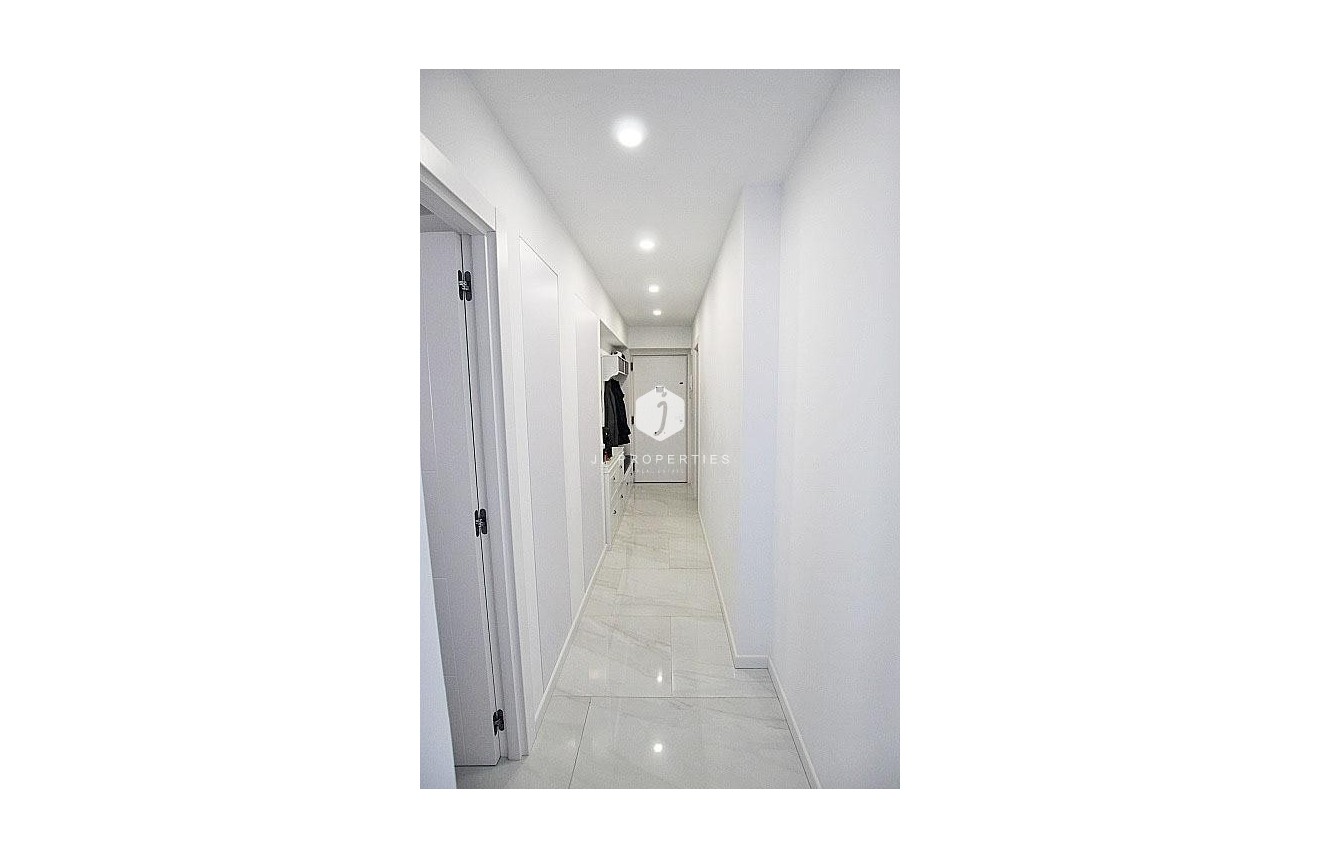 Resale - Apartment / flat -
Torrevieja