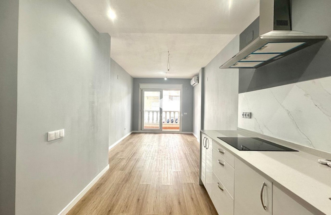 Resale - Apartment / flat -
Torrevieja - La Mata Pueblo