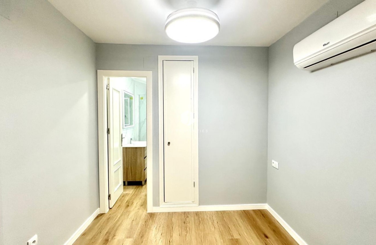 Resale - Apartment / flat -
Torrevieja - La Mata Pueblo