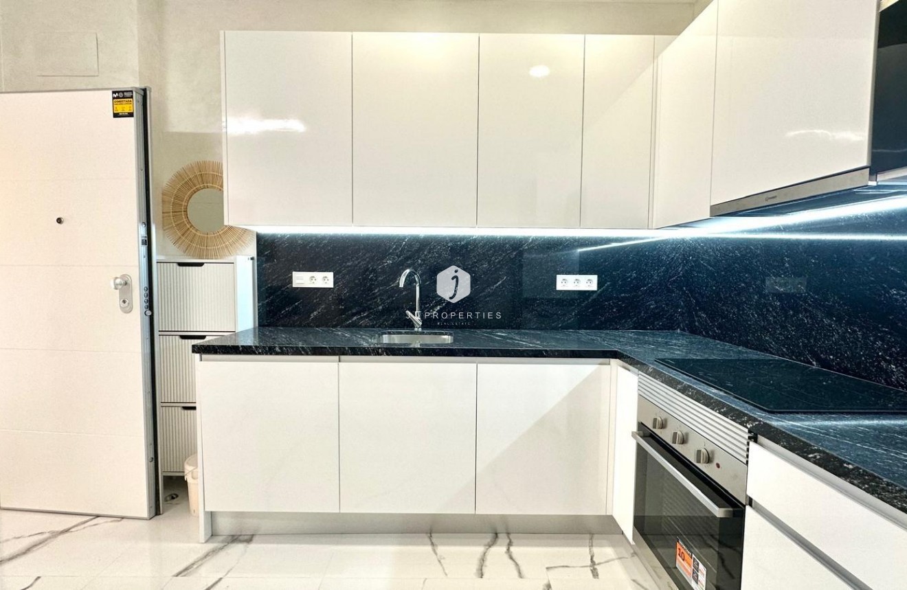 Resale - Apartment / flat -
Torrevieja - Playa del Cura