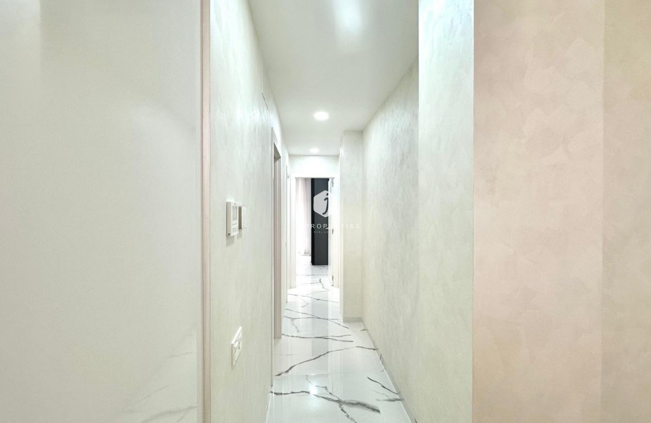 Resale - Apartment / flat -
Torrevieja - Playa del Cura