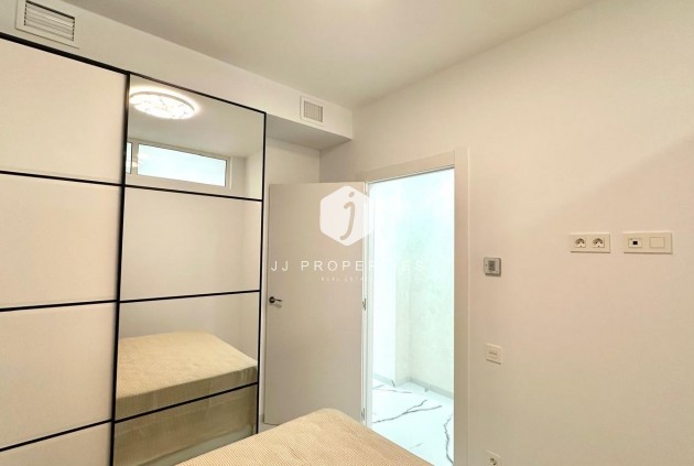 Resale - Apartment / flat -
Torrevieja - Playa del Cura