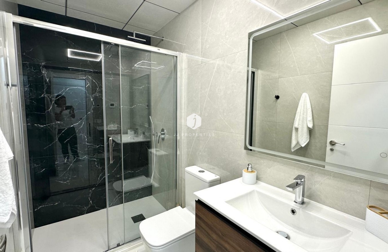 Resale - Apartment / flat -
Torrevieja - Playa del Cura