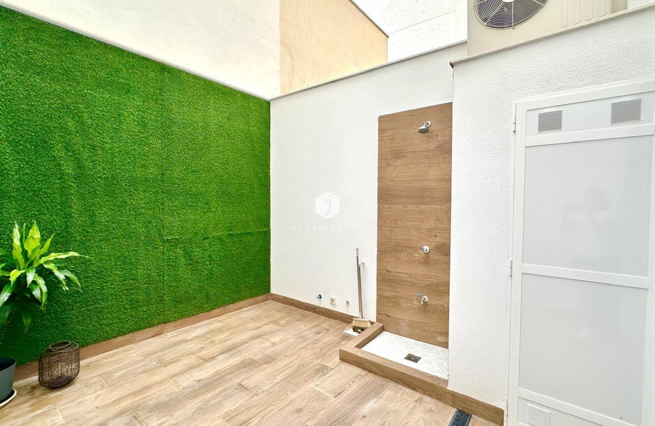 Resale - Apartment / flat -
Torrevieja - Playa del Cura