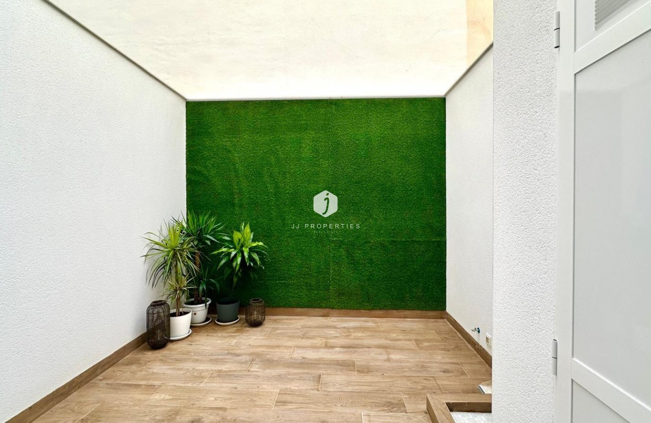 Resale - Apartment / flat -
Torrevieja - Playa del Cura