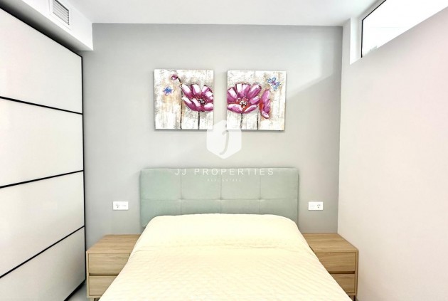 Resale - Apartment / flat -
Torrevieja - Playa del Cura