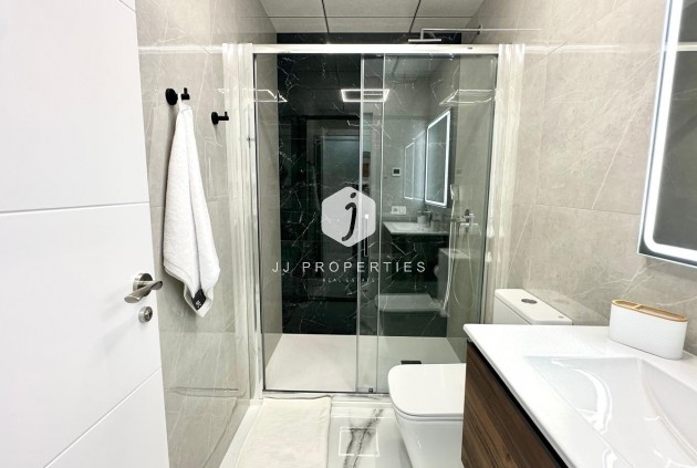 Resale - Apartment / flat -
Torrevieja - Playa del Cura