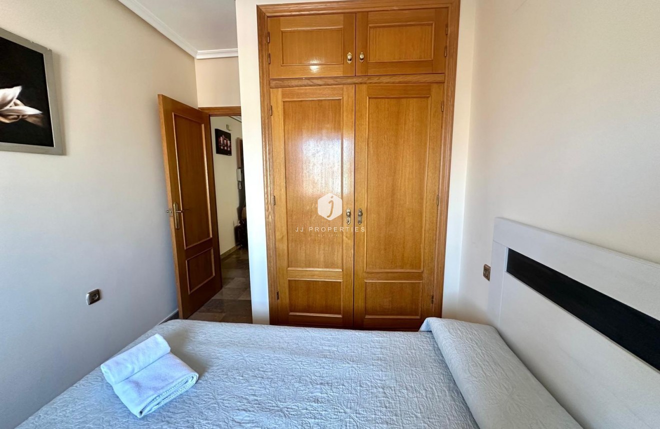 Segunda mano - Apartamento / piso -
Torrevieja