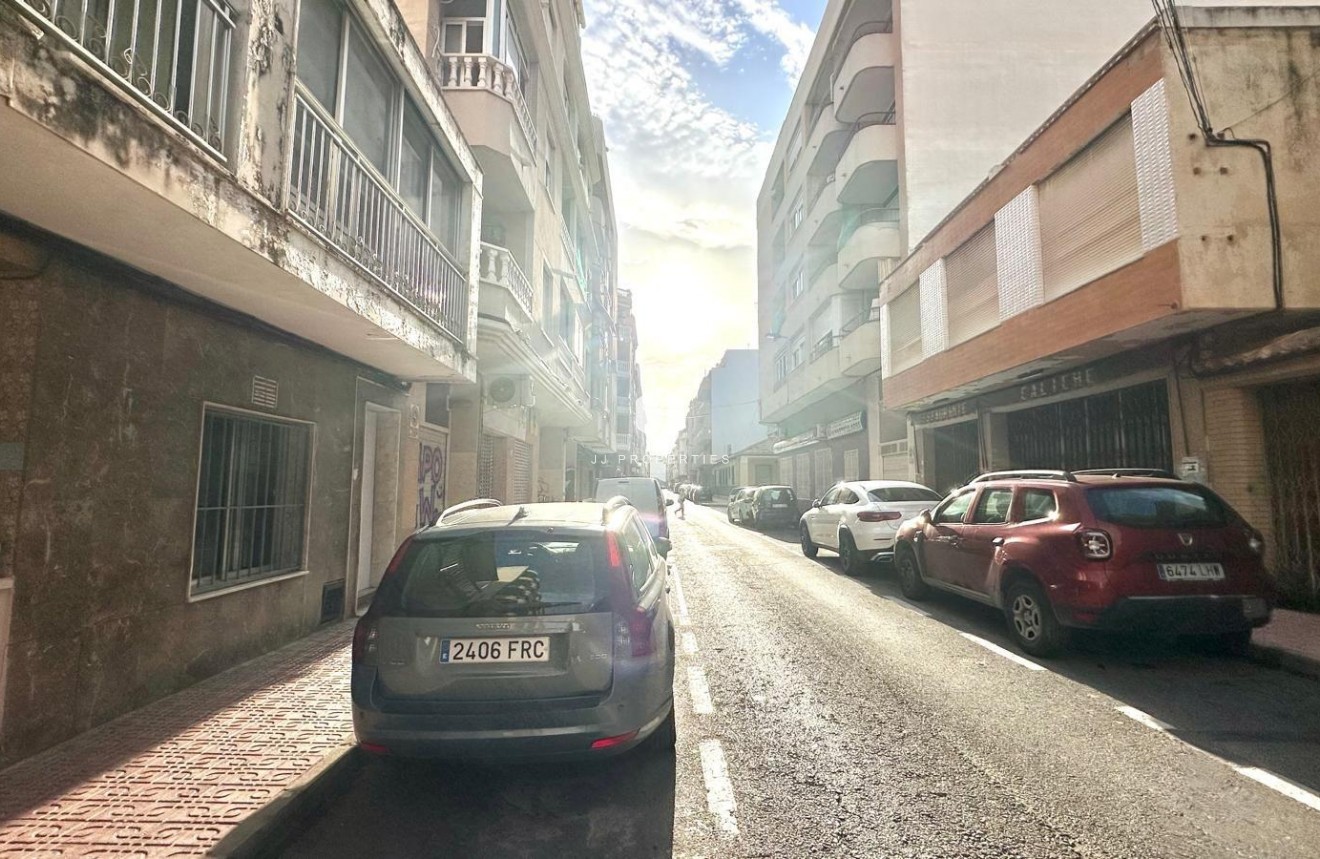 Resale - Chalet -
Torrevieja - Playa del Cura