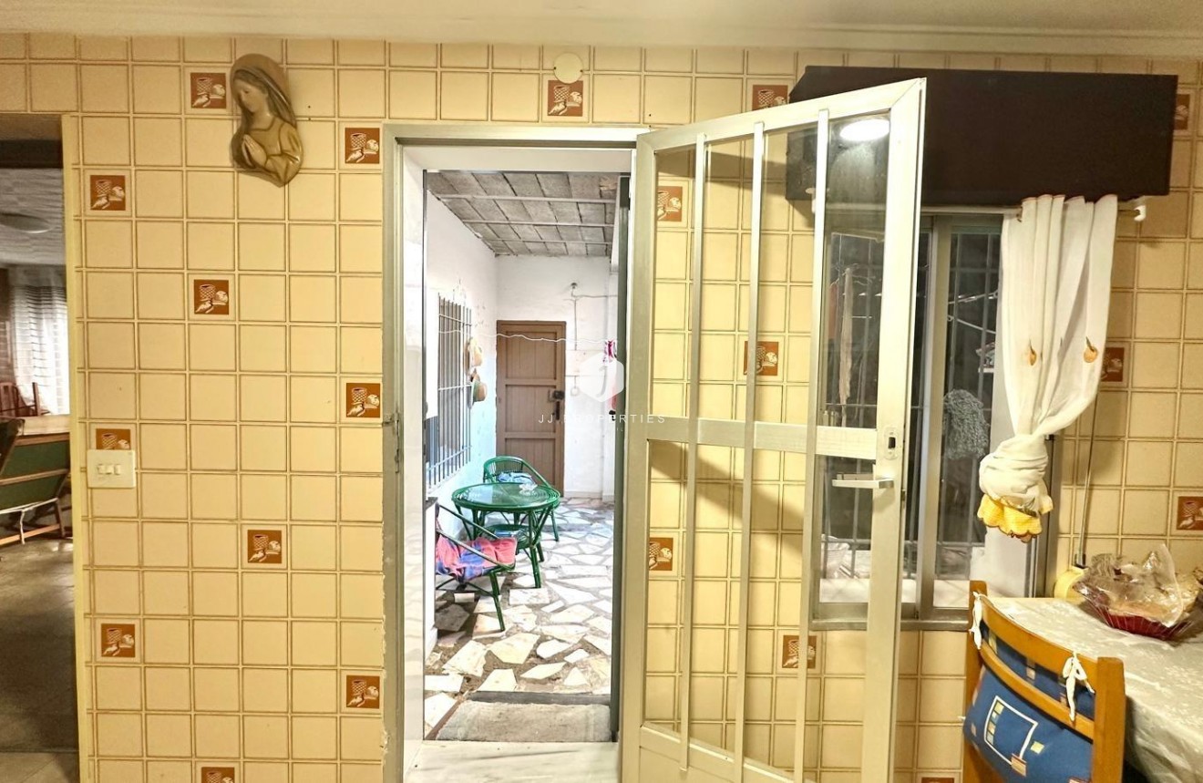 Resale - Chalet -
Torrevieja - Playa del Cura