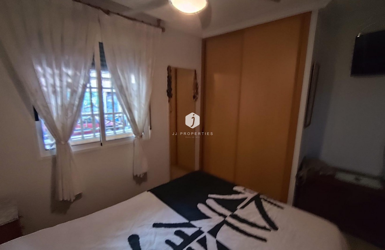 Resale - Apartment / flat -
Torrevieja - Estacion de autobuses