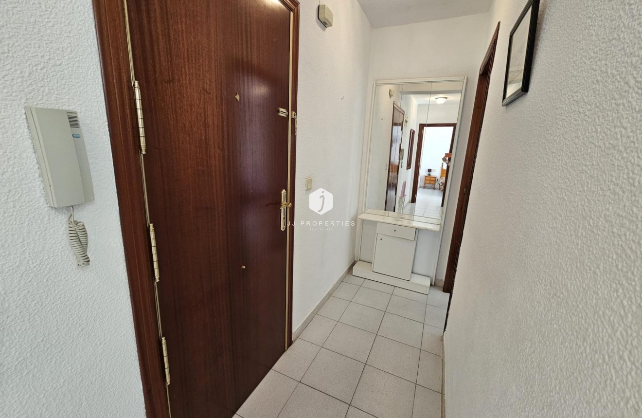 Resale - Apartment / flat -
Torrevieja - Centro