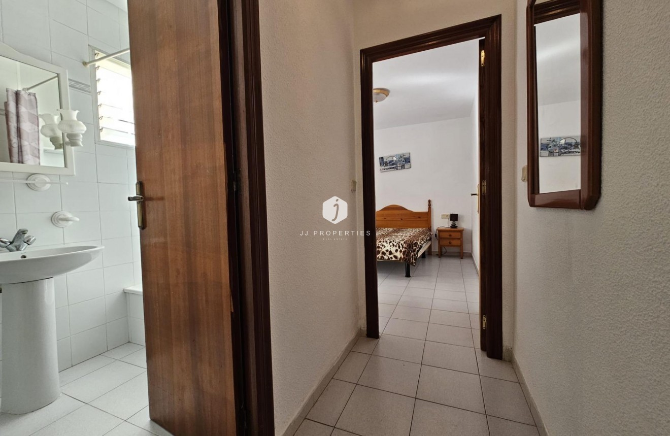 Resale - Apartment / flat -
Torrevieja - Centro