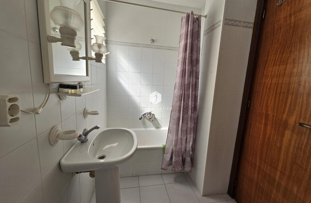 Resale - Apartment / flat -
Torrevieja - Centro