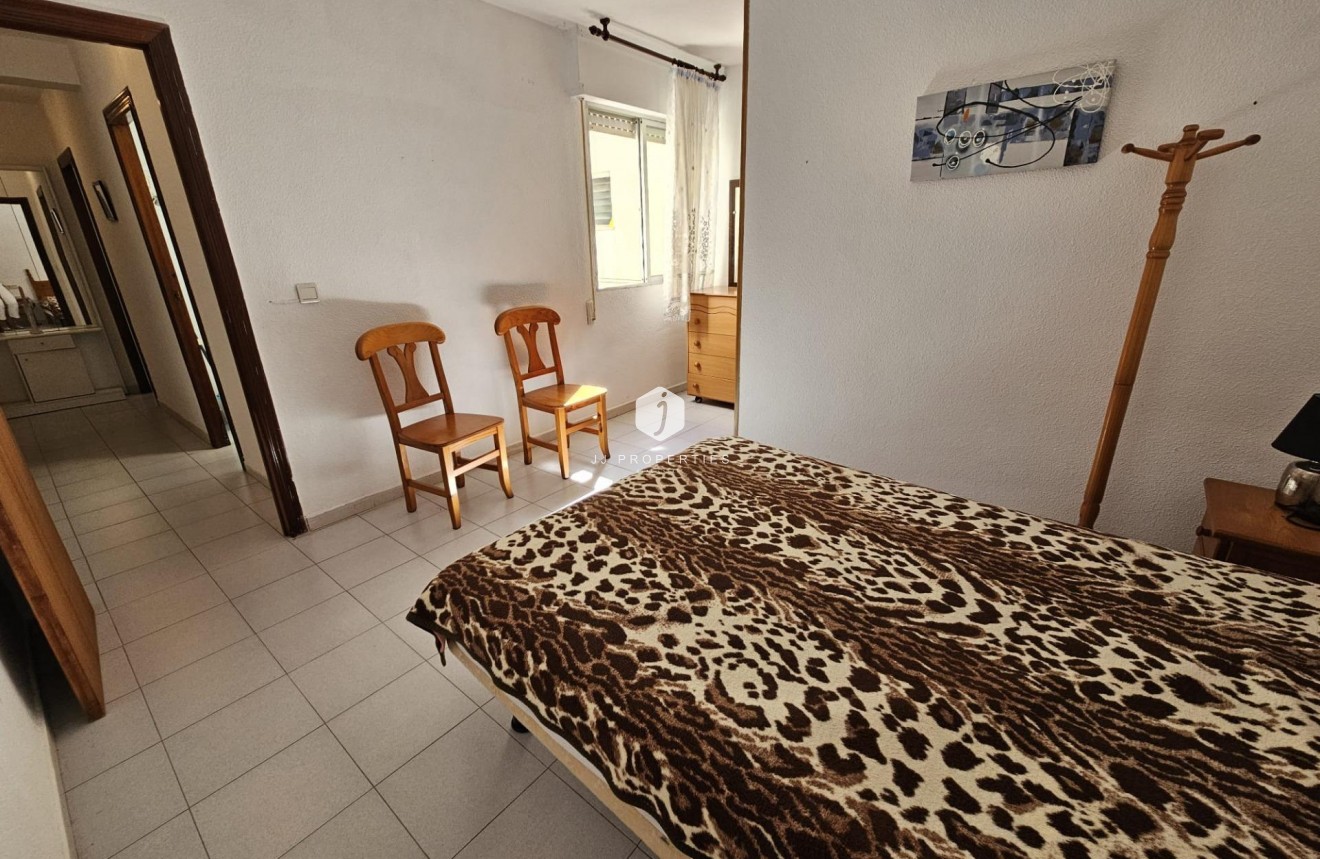 Resale - Apartment / flat -
Torrevieja - Centro