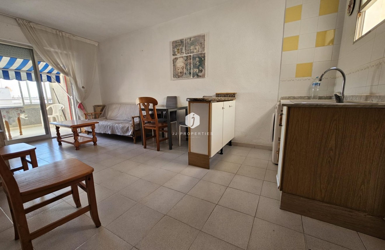 Resale - Apartment / flat -
Torrevieja - Centro