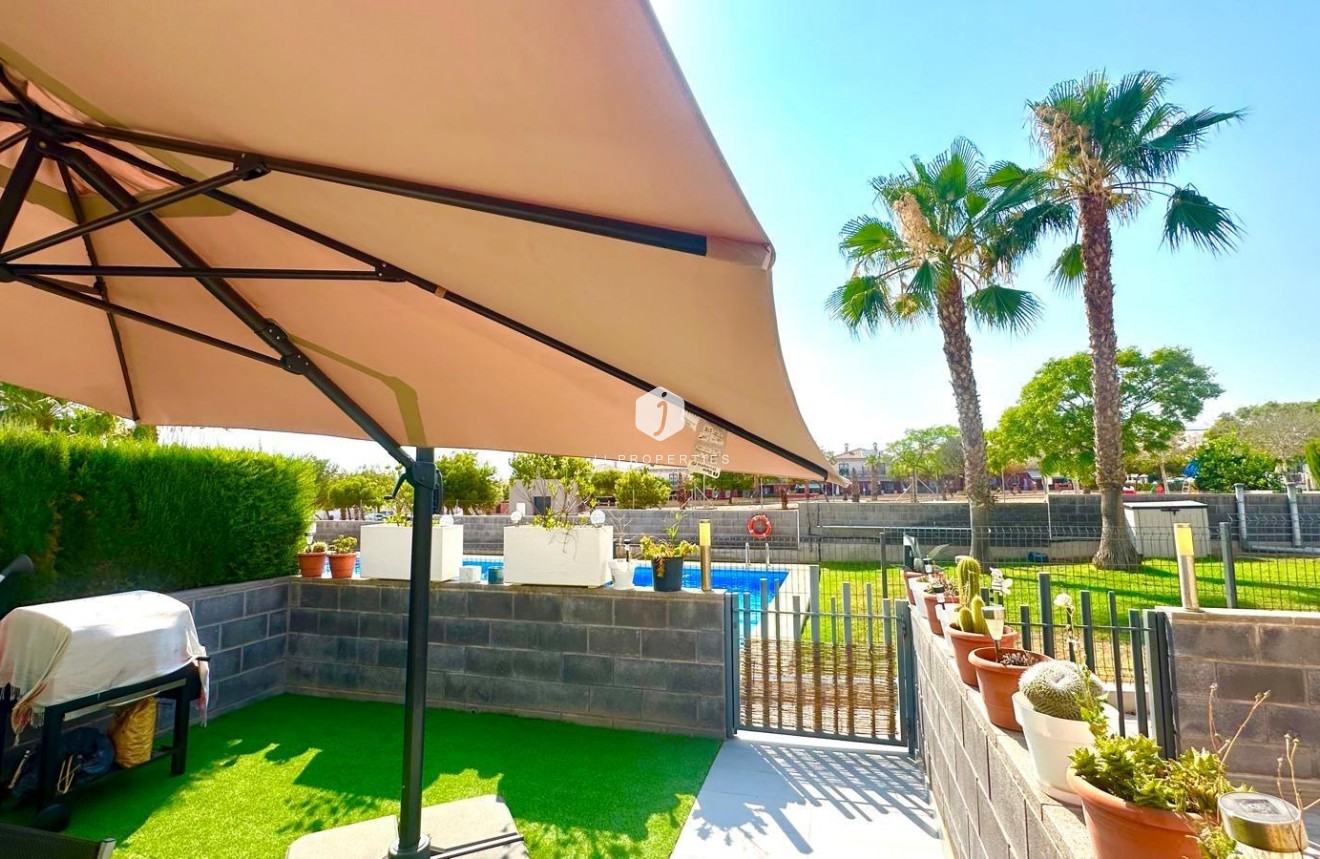 Resale - Chalet -
Torrevieja - aguas nuevas