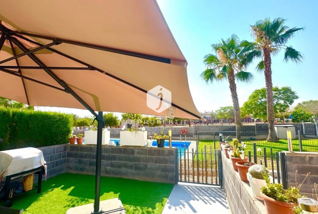 Resale - Chalet -
Torrevieja - aguas nuevas