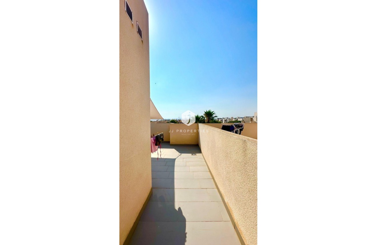 Resale - Chalet -
Torrevieja - aguas nuevas