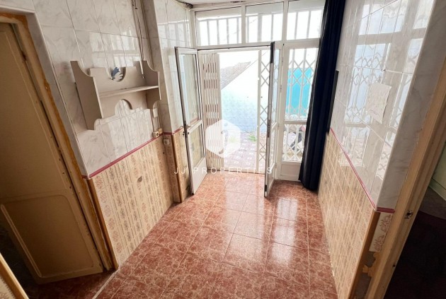 Segunda mano - Apartamento / piso -
Torrevieja