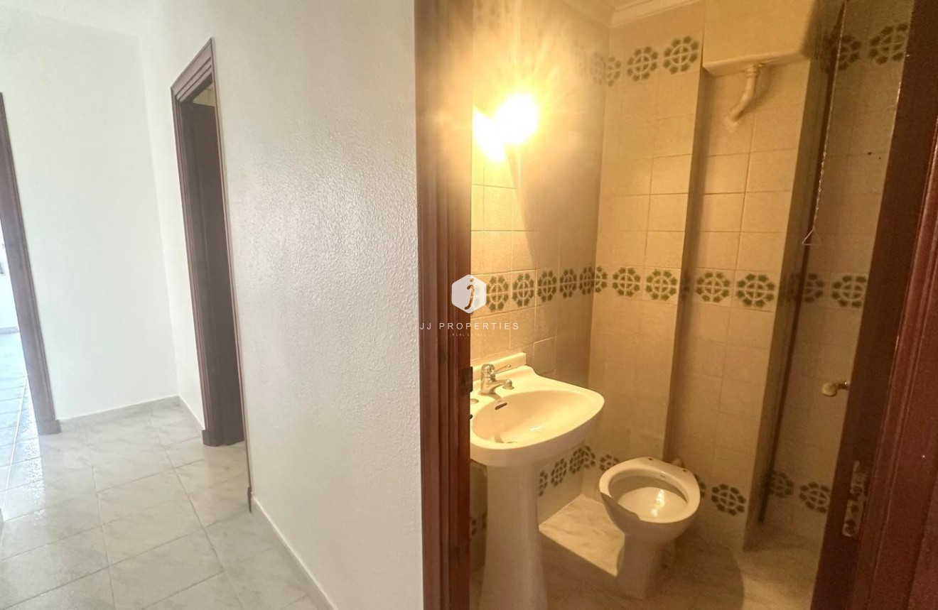 Resale - Apartment / flat -
Torrevieja - Estacion de autobuses