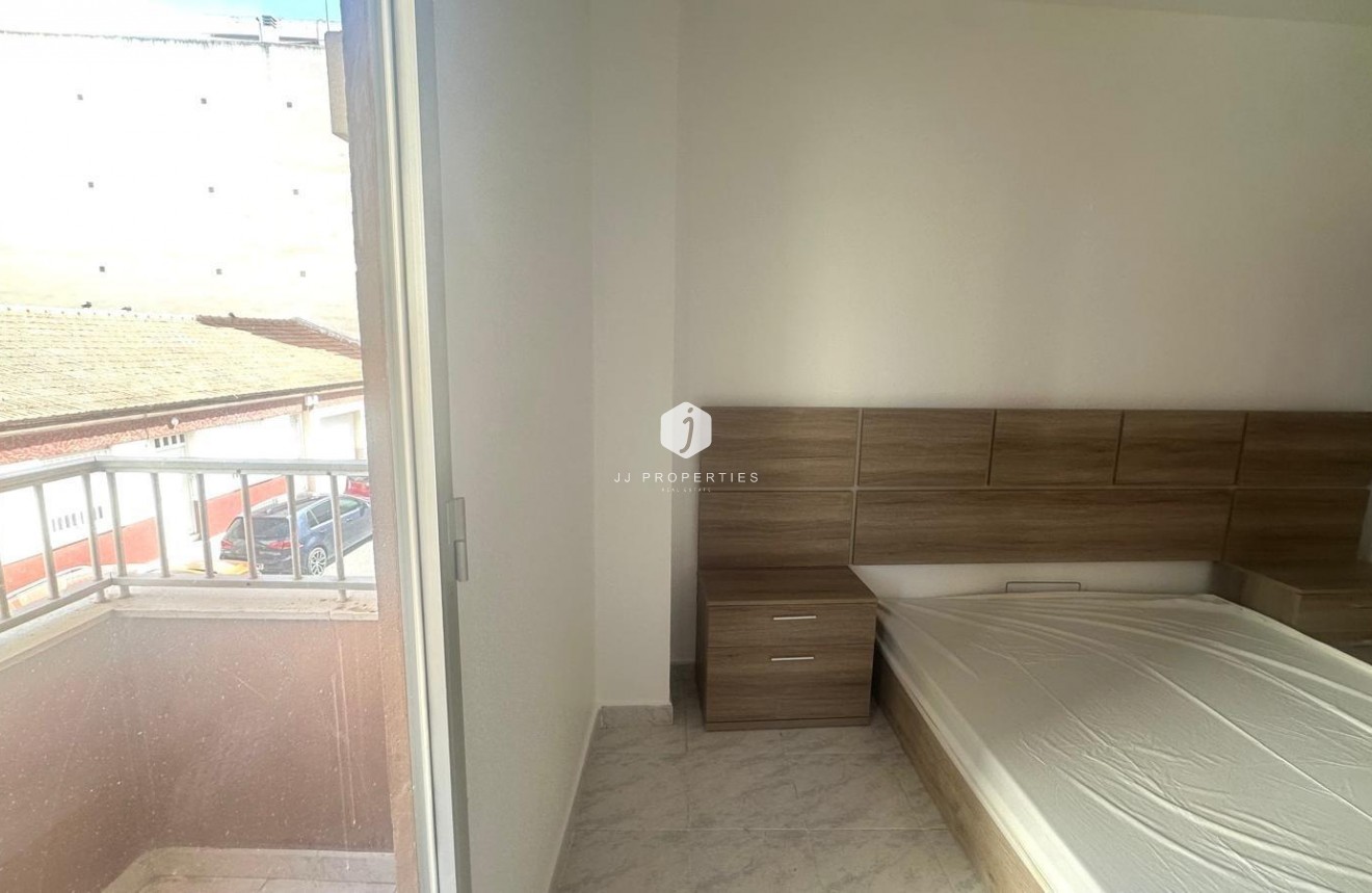 Resale - Apartment / flat -
Torrevieja - Estacion de autobuses