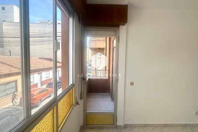 Resale - Apartment / flat -
Torrevieja - Estacion de autobuses