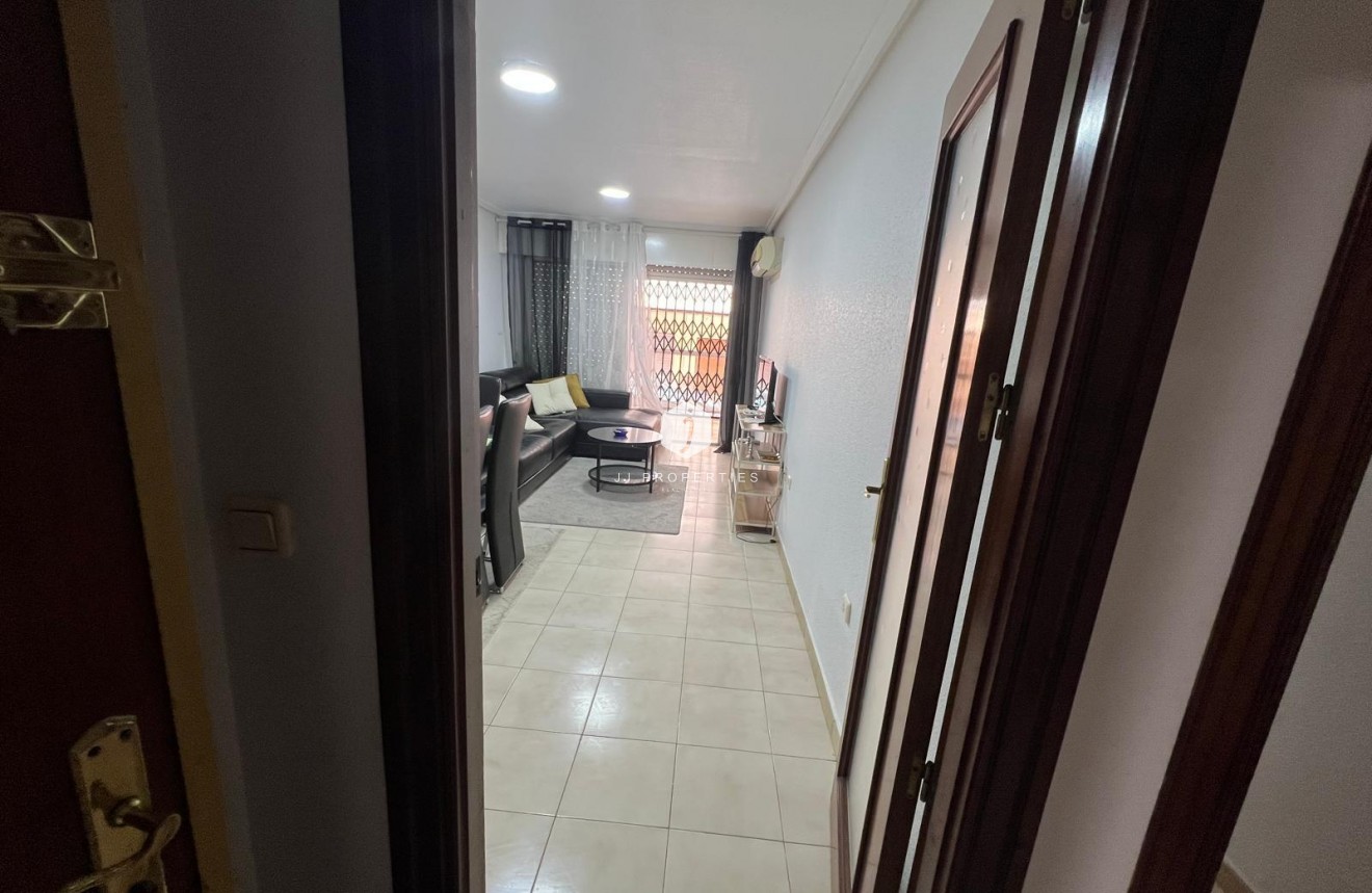 Resale - Apartment / flat -
Torrevieja - Playa del Cura