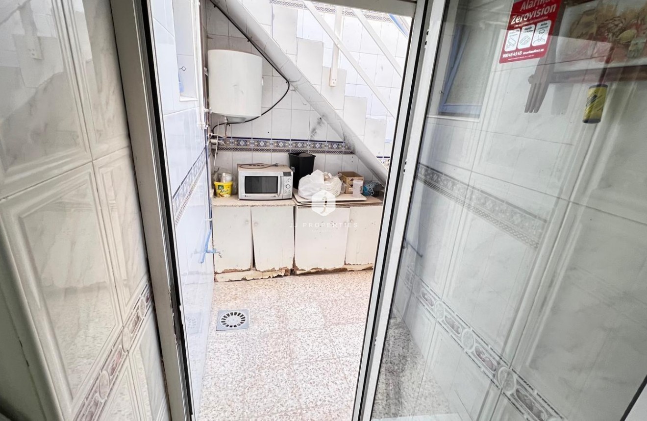 Segunda mano - Apartamento / piso -
Torrevieja