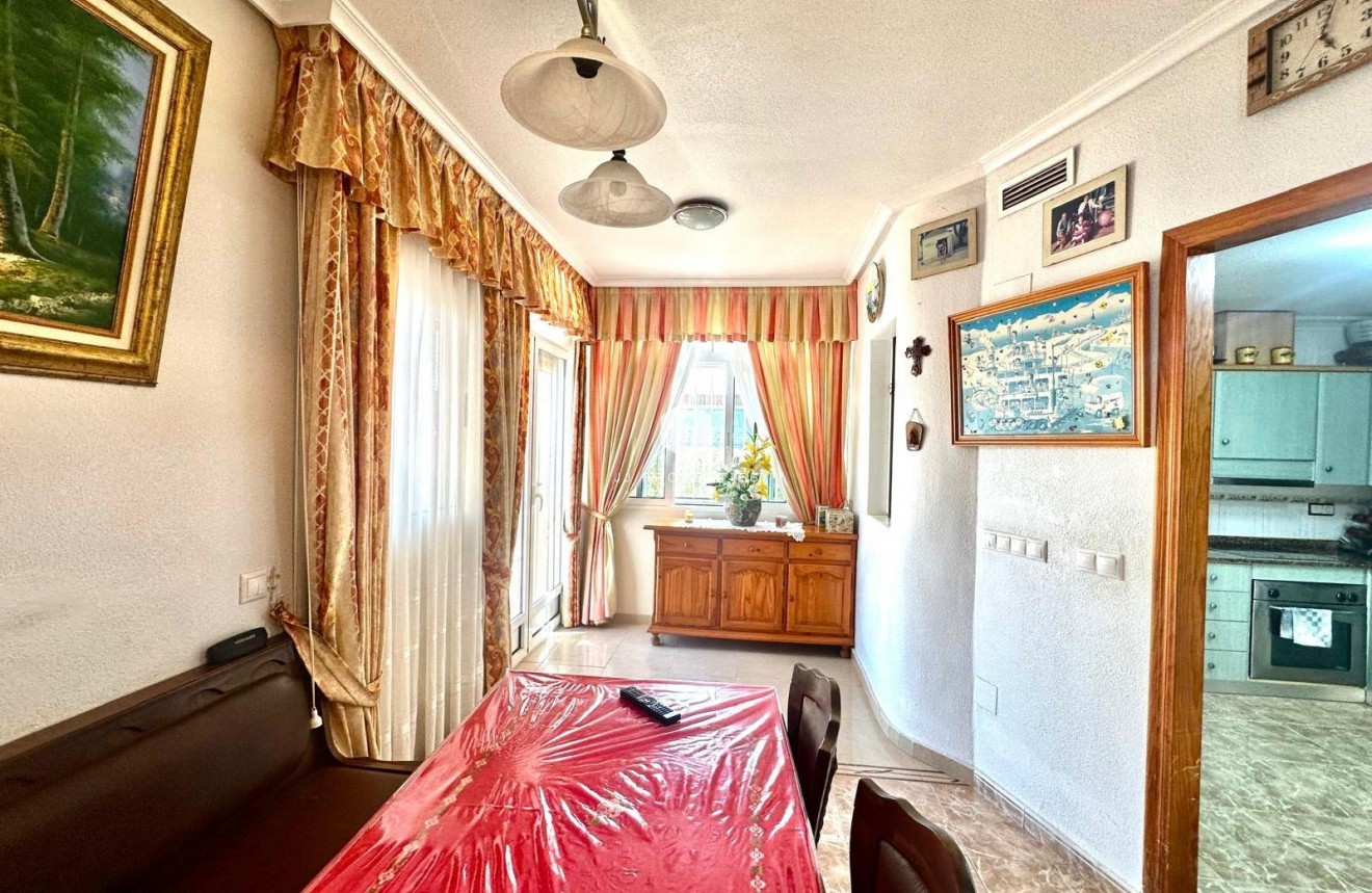 Resale - Apartment / flat -
Torrevieja - Playa del Cura