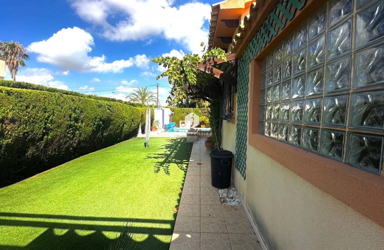 Resale - Villa -
Cabo Roig - Costa Blanca