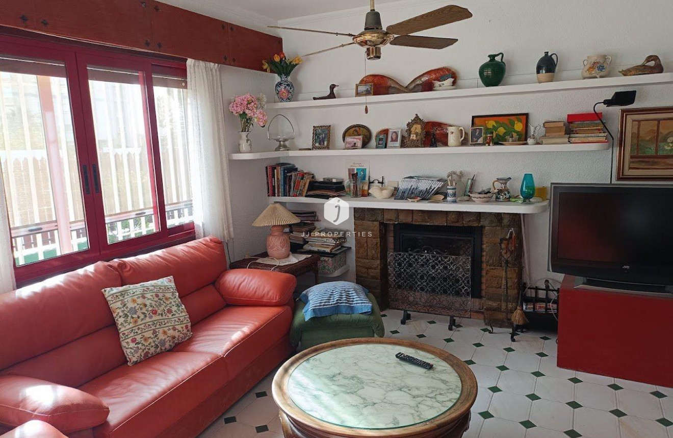 Resale - Villa -
Orihuela Costa - Campoamor