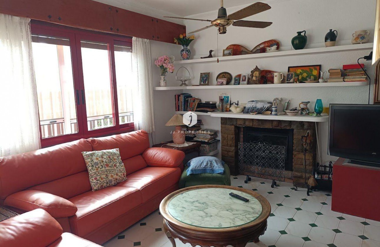 Resale - Villa -
Orihuela Costa - Campoamor