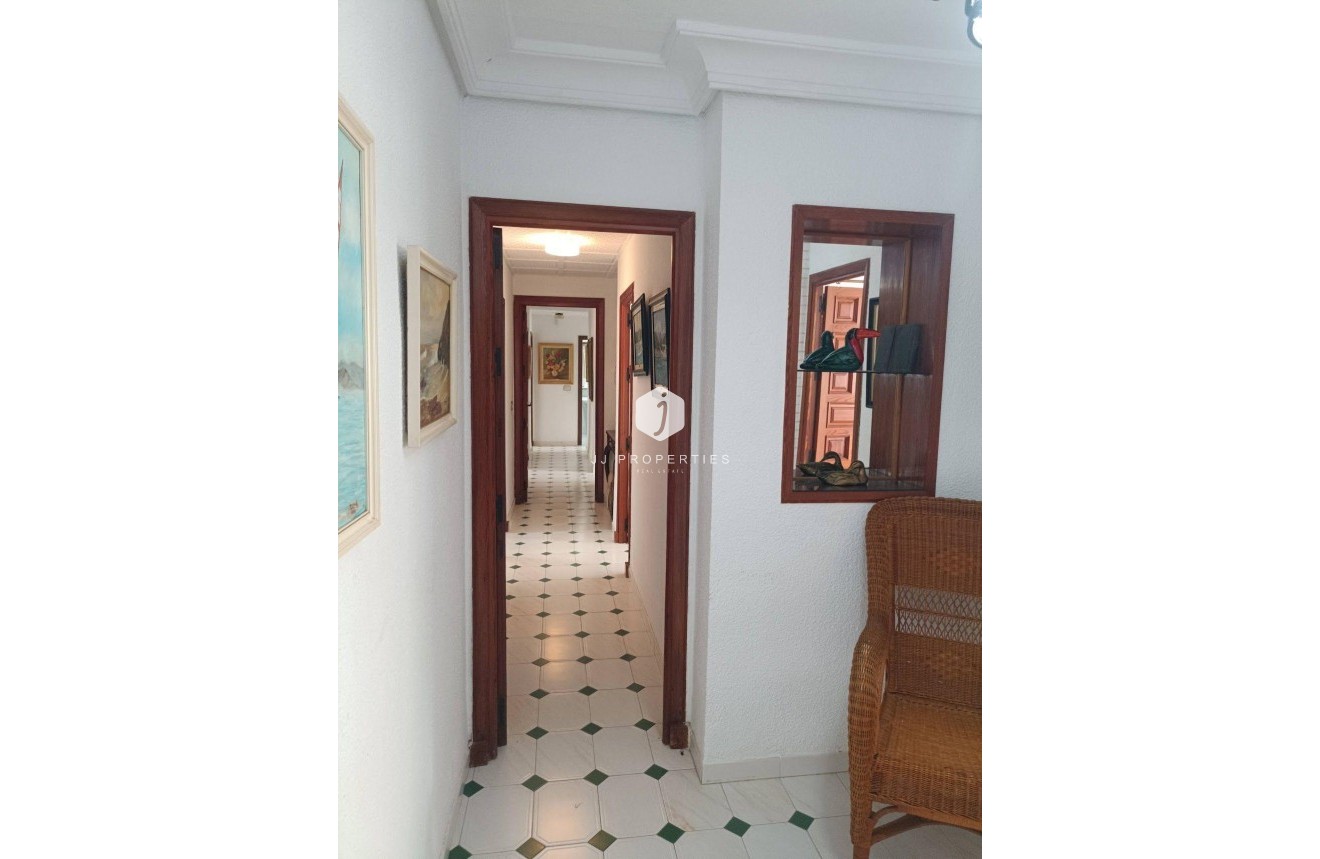 Resale - Villa -
Orihuela Costa - Campoamor