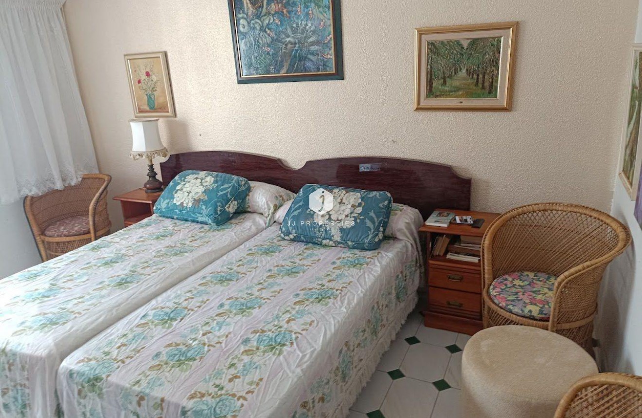 Resale - Villa -
Orihuela Costa - Campoamor