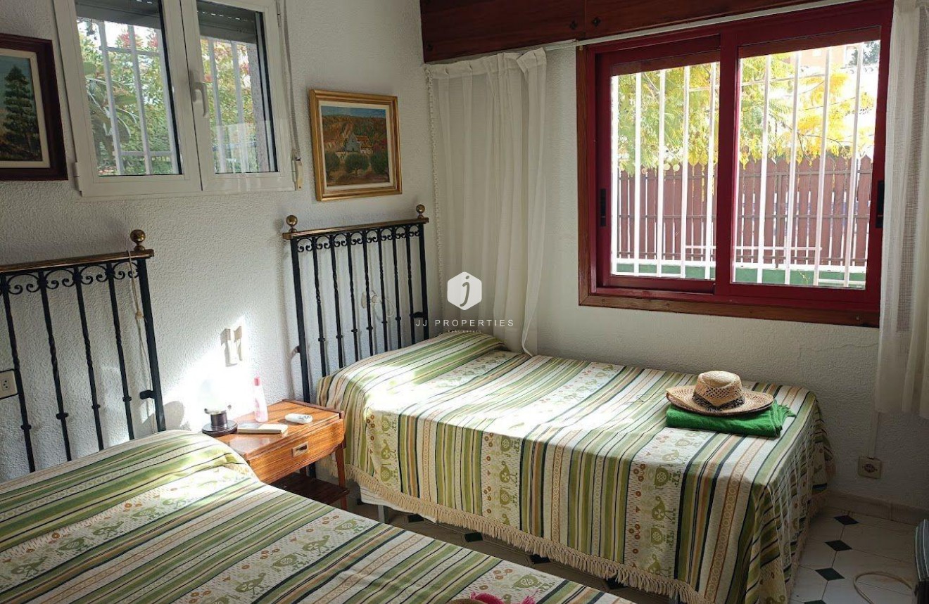 Resale - Villa -
Orihuela Costa - Campoamor