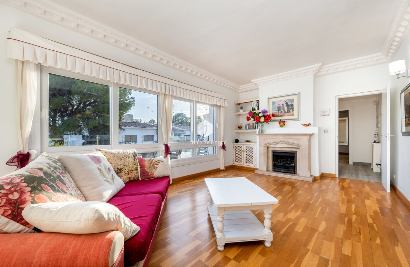 Resale - Villa -
Dehesa de Campoamor - Costa Blanca