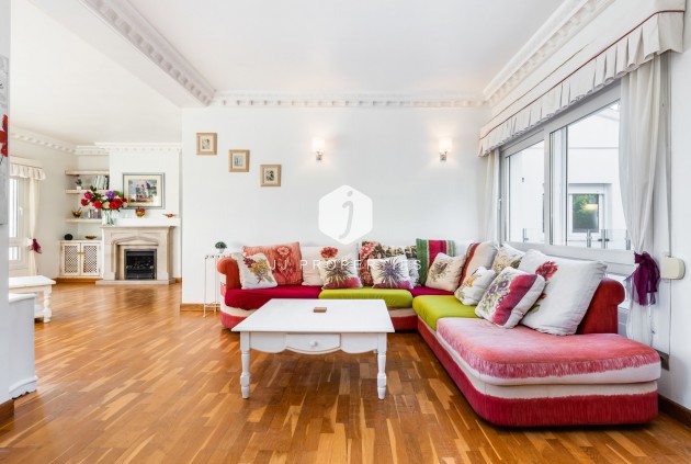 Resale - Villa -
Dehesa de Campoamor - Costa Blanca