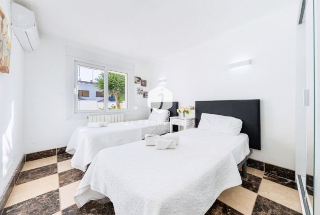 Resale - Villa -
Dehesa de Campoamor - Costa Blanca