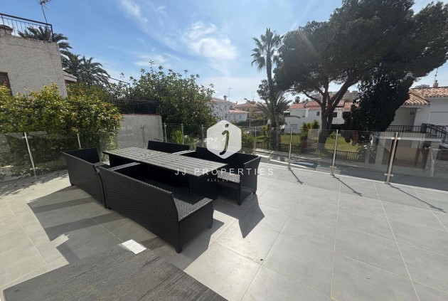 Resale - Villa -
Dehesa de Campoamor - Costa Blanca