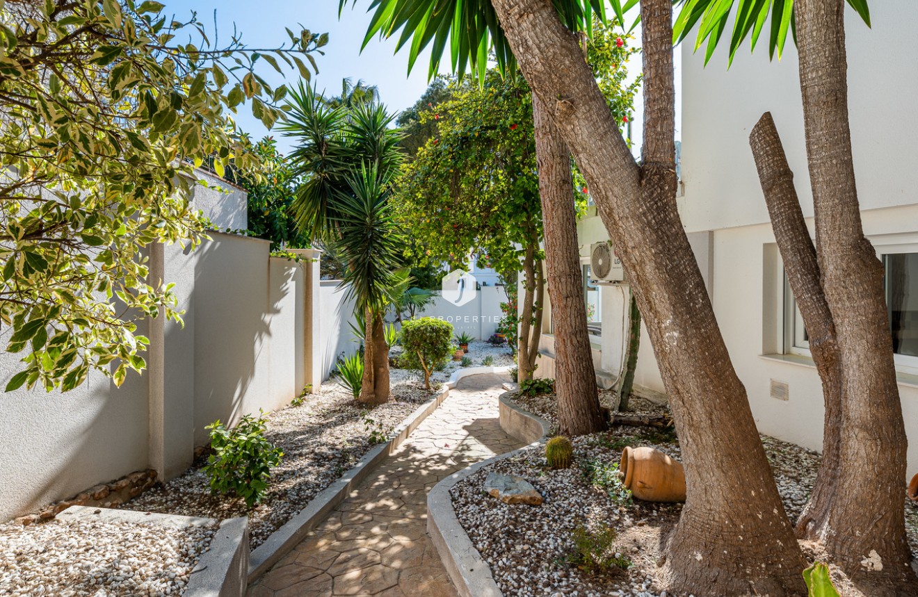 Resale - Villa -
Dehesa de Campoamor - Costa Blanca