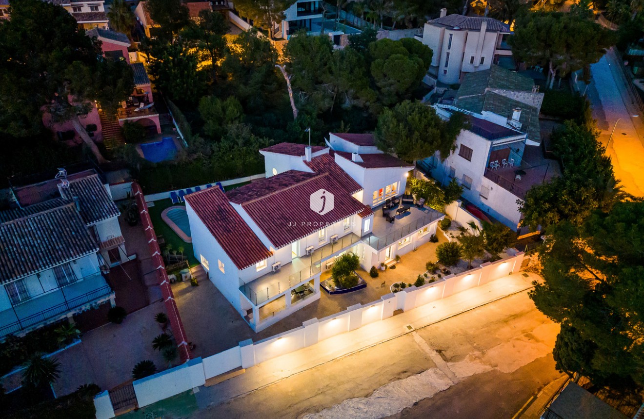 Resale - Villa -
Dehesa de Campoamor - Costa Blanca