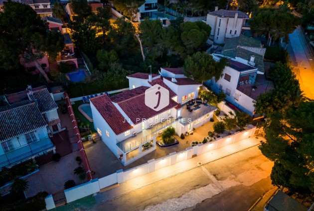 Resale - Villa -
Dehesa de Campoamor - Costa Blanca