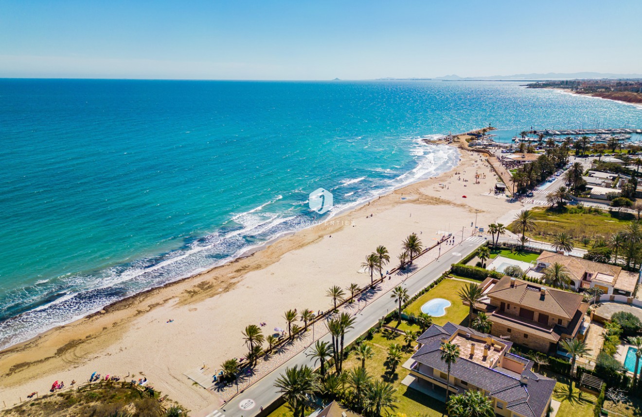 Resale - Villa -
Dehesa de Campoamor - Costa Blanca